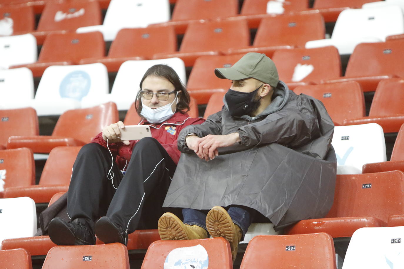 Fotos: ¿Estuviste en el Sporting - Fuenlabrada? ¡Búscate!