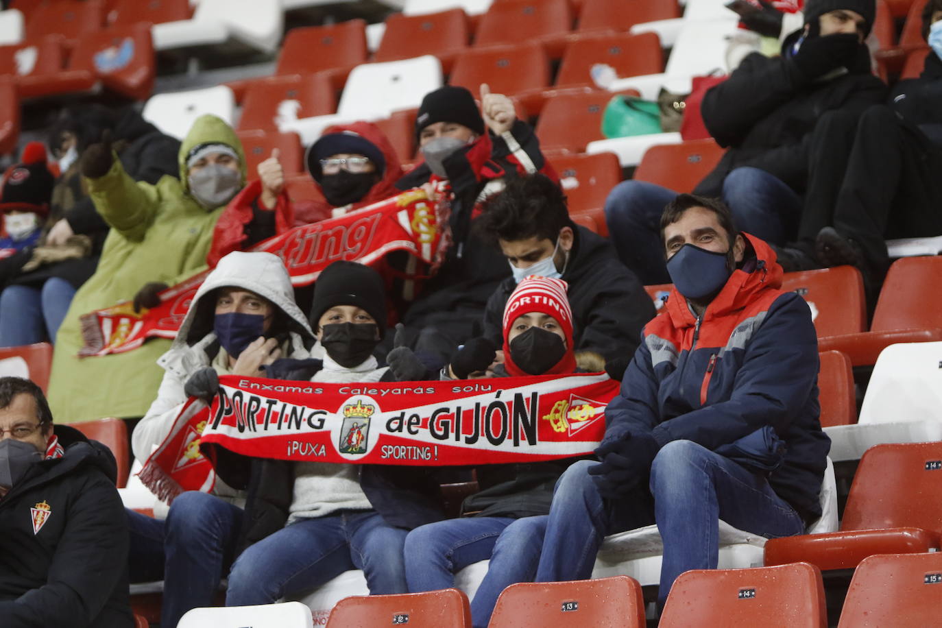 Fotos: ¿Estuviste en el Sporting - Fuenlabrada? ¡Búscate!