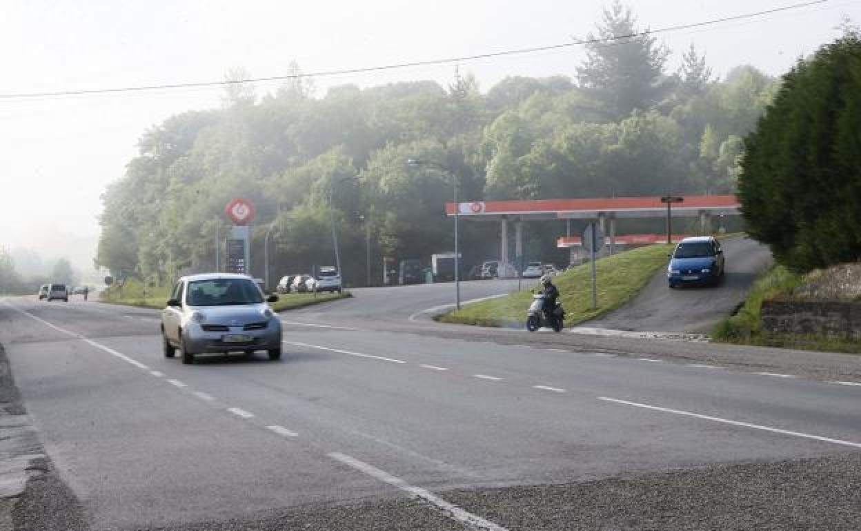 Uno de los tramos más peligrosos de la carretera N-634 a la altura de Nava en una imagen de archivo.