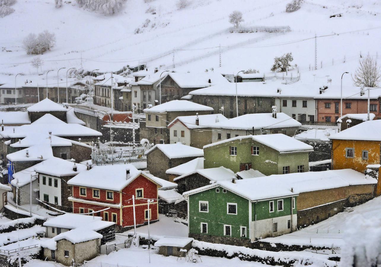 Paisaje nevado en Pajares.