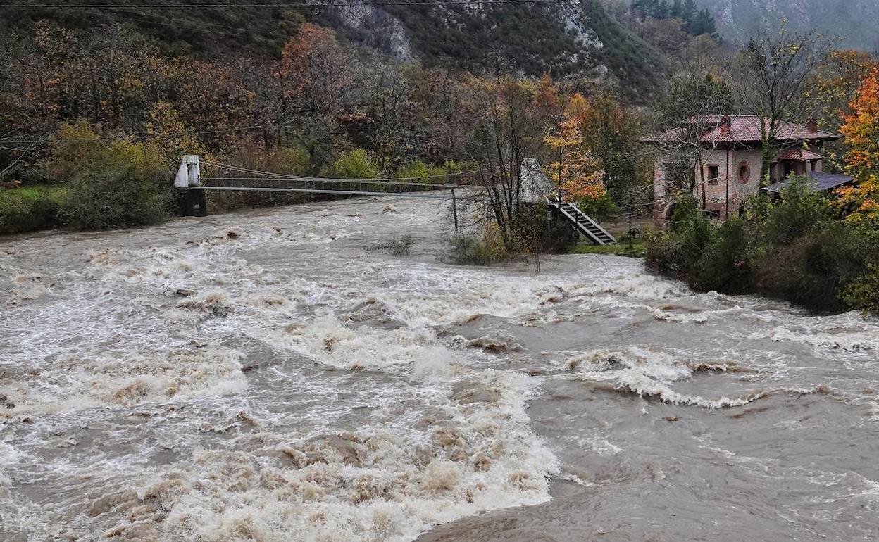 Las inundaciones avivan el debate político sobre que Asturias asuma la gestión de sus ríos