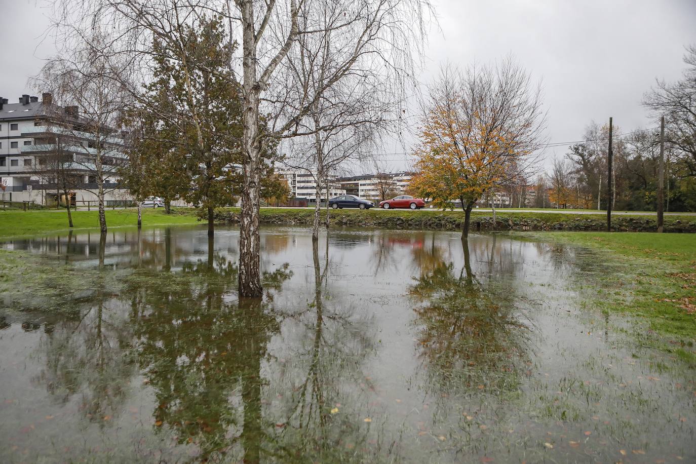 Fotos: Gijón, entre el viento y la lluvia