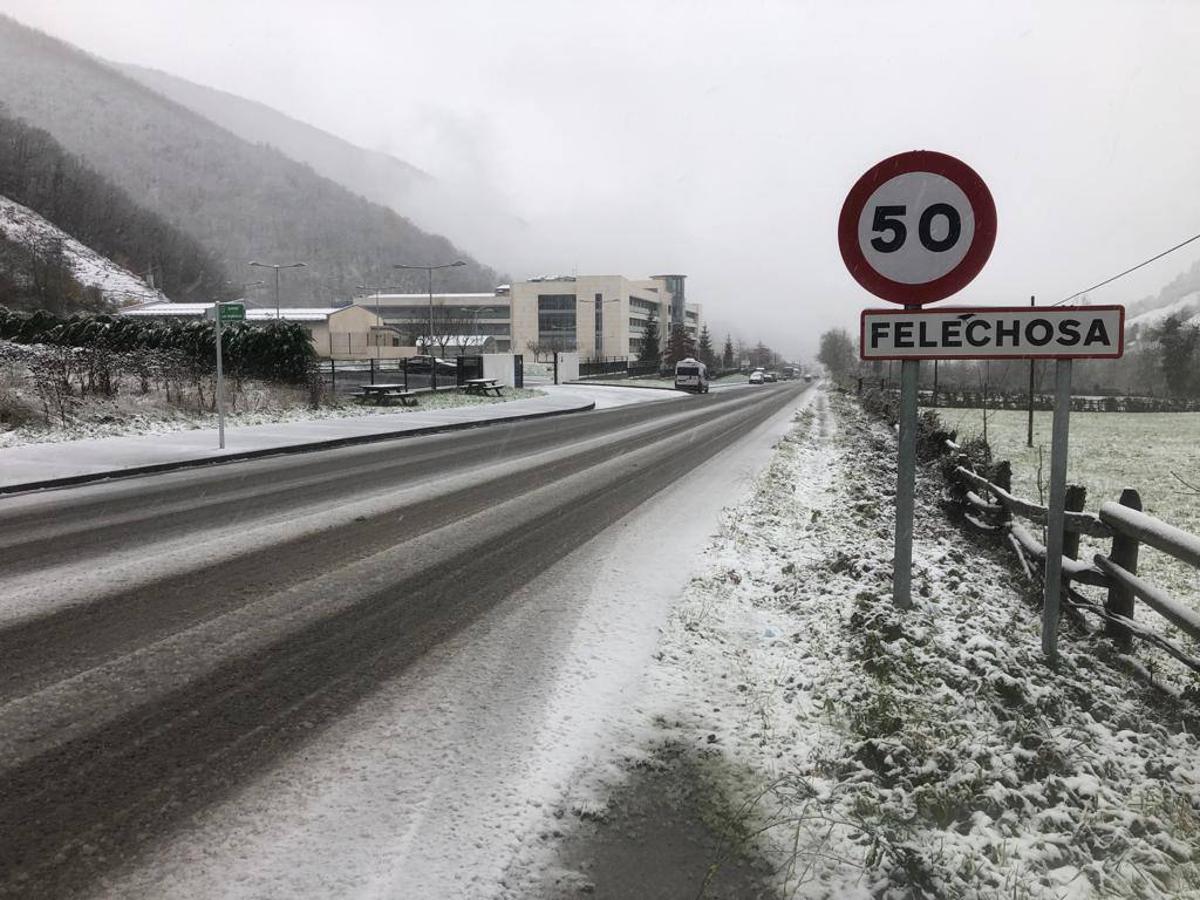 Nieve en Asturias, en la estaciones de esquí de Brañillín y en Somiedo.