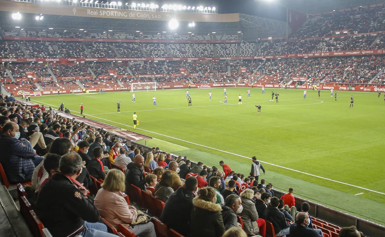 El Molinón, estadio donde se disputará el encuentro.