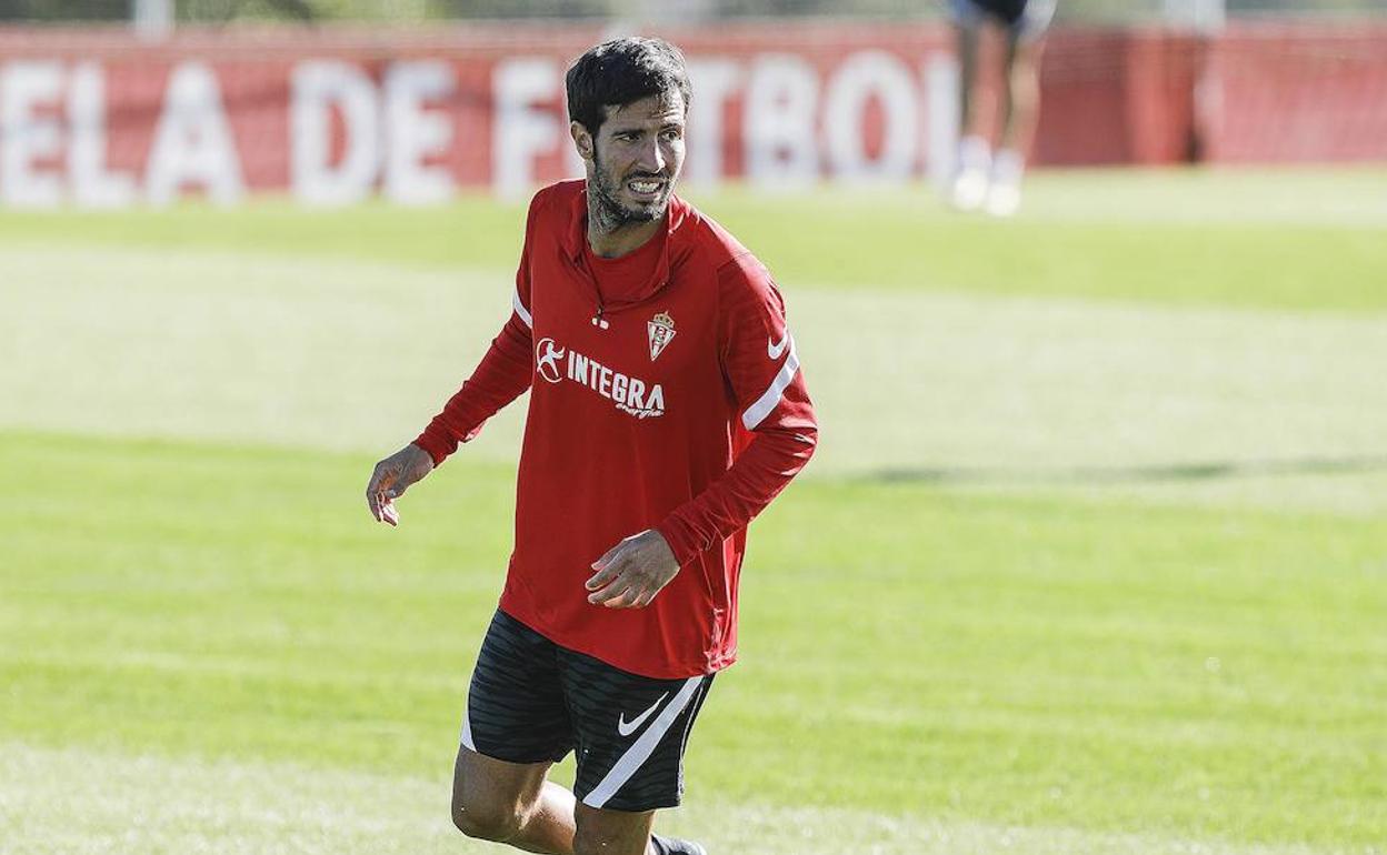 Marc Valiente, en un entrenamiento del Sporting