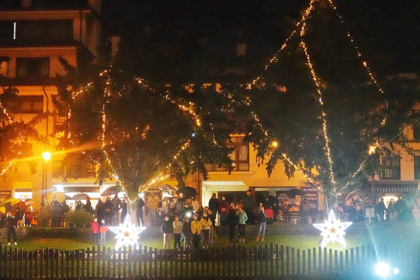 Fotos: Cangas de Onís y Covadonga encienden la Navidad