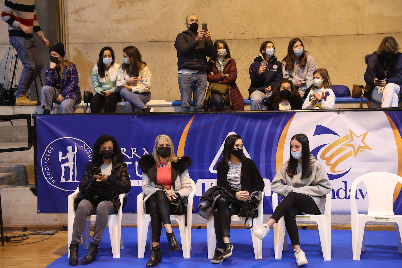 «Tenemos que hacer todo lo posible para ayudar a los deportistas adaptados». Bajo esta premisa, Avilés reunió un elenco de deportistas, entre los que había rostros muy reconocibles de gente solidarizada con la causa como Saúl Cravioto, oro olímpico en las citas de Pekín 2008 y Río de Janeiro 2016, la leyenda paralímpica Alberto Suárez, y Joaquín Alonso, el hombre que más veces vistió la camiseta del Sporting y actual representante de Relaciones Institucionales en la entidad rojiblanca.