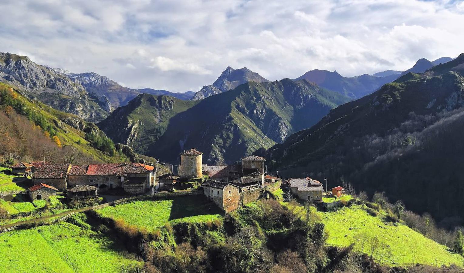 Vistas desde el pueblo de Bandujo (Asturias).