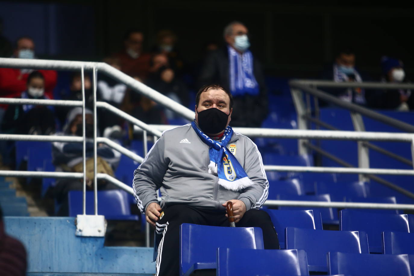 Buscate en la grada del Tartiere en el partido Real Oviedo Alcorcón