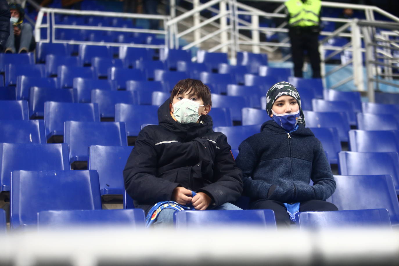 Buscate en la grada del Tartiere en el partido Real Oviedo Alcorcón