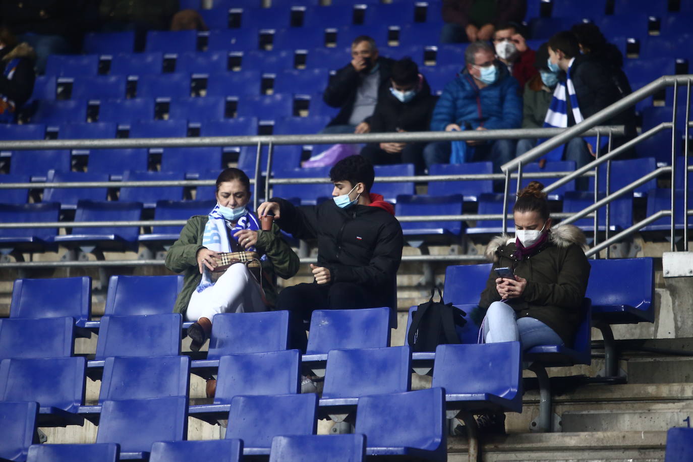 Buscate en la grada del Tartiere en el partido Real Oviedo Alcorcón