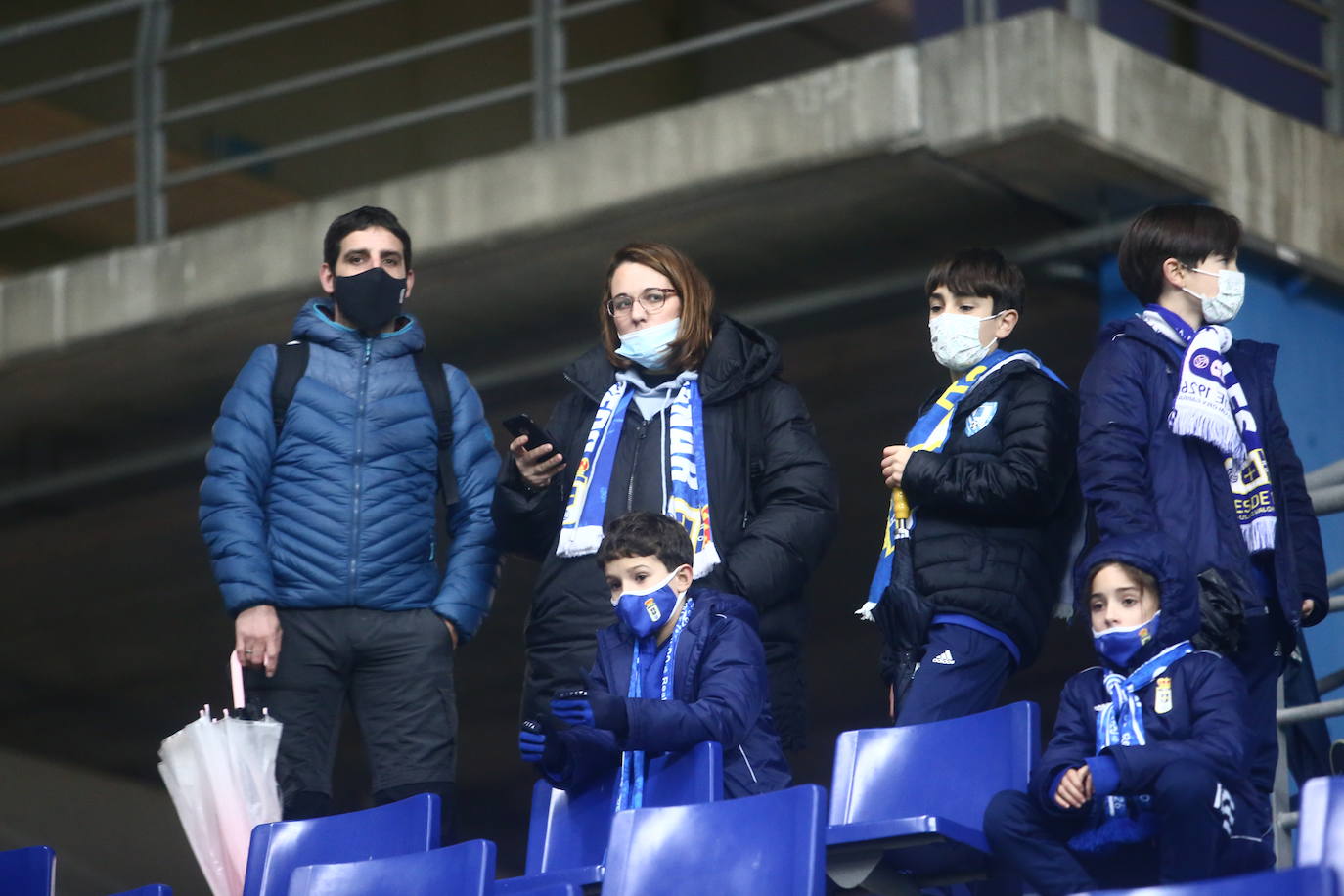 Buscate en la grada del Tartiere en el partido Real Oviedo Alcorcón