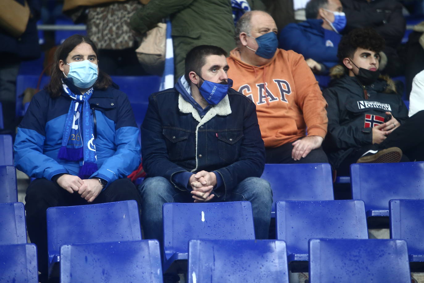 Buscate en la grada del Tartiere en el partido Real Oviedo Alcorcón