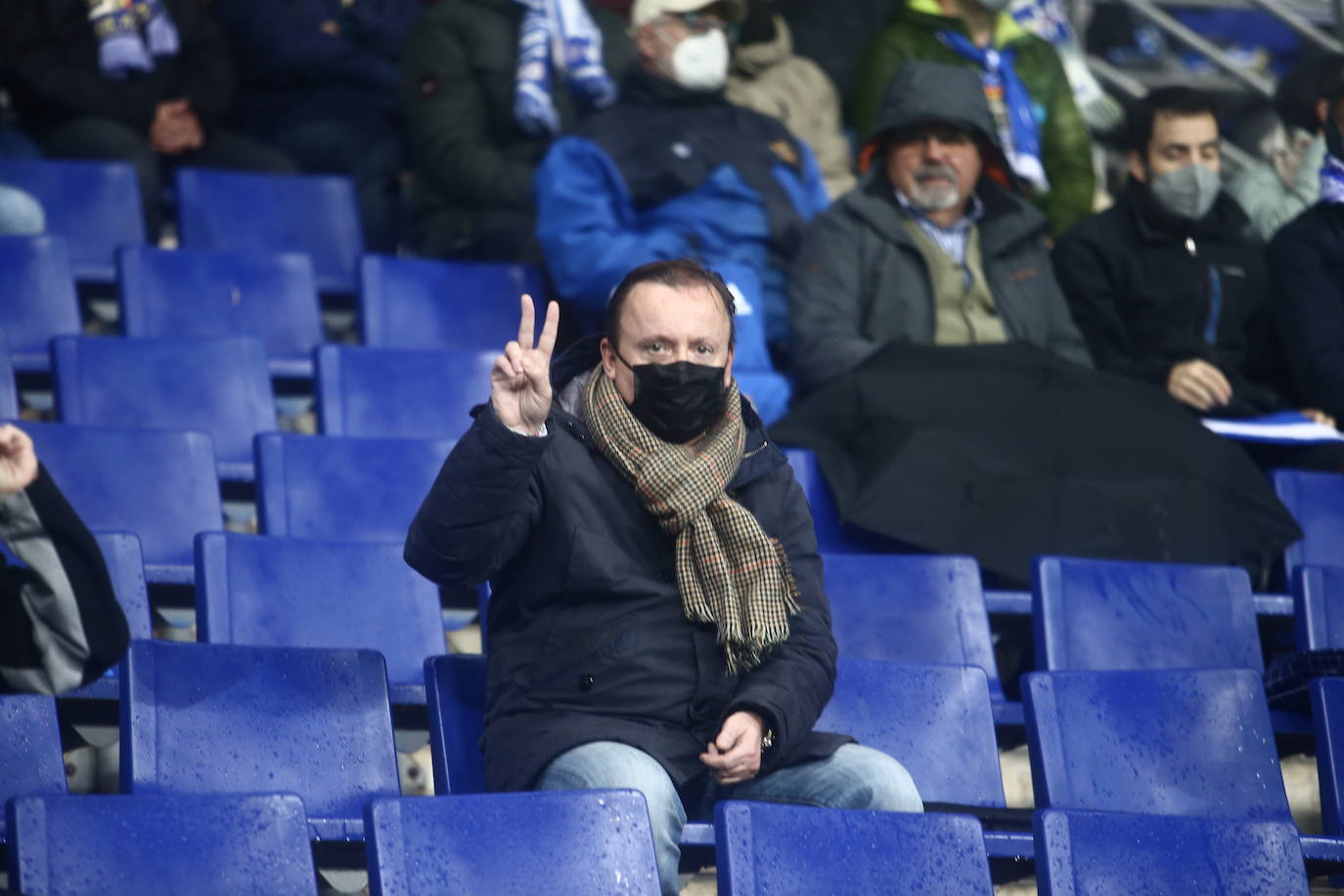 Buscate en la grada del Tartiere en el partido Real Oviedo Alcorcón