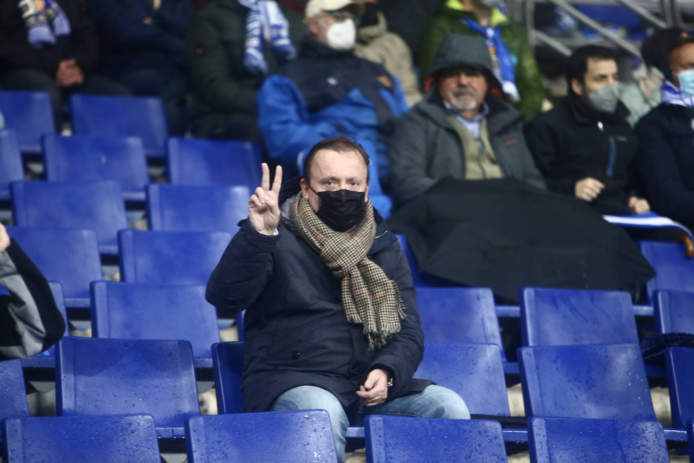 Buscate en la grada del Tartiere en el partido Real Oviedo Alcorcón