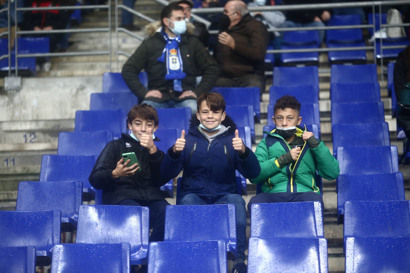 Buscate en la grada del Tartiere en el partido Real Oviedo Alcorcón