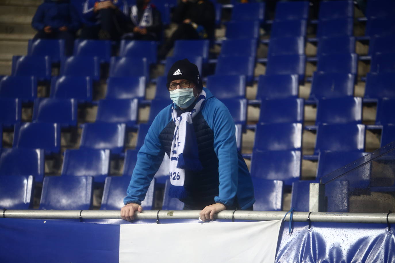 Buscate en la grada del Tartiere en el partido Real Oviedo Alcorcón