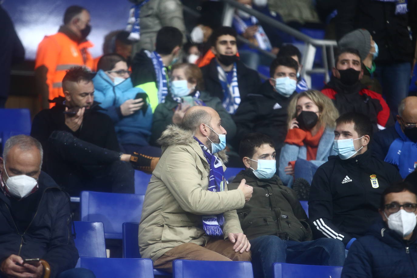 Buscate en la grada del Tartiere en el partido Real Oviedo Alcorcón