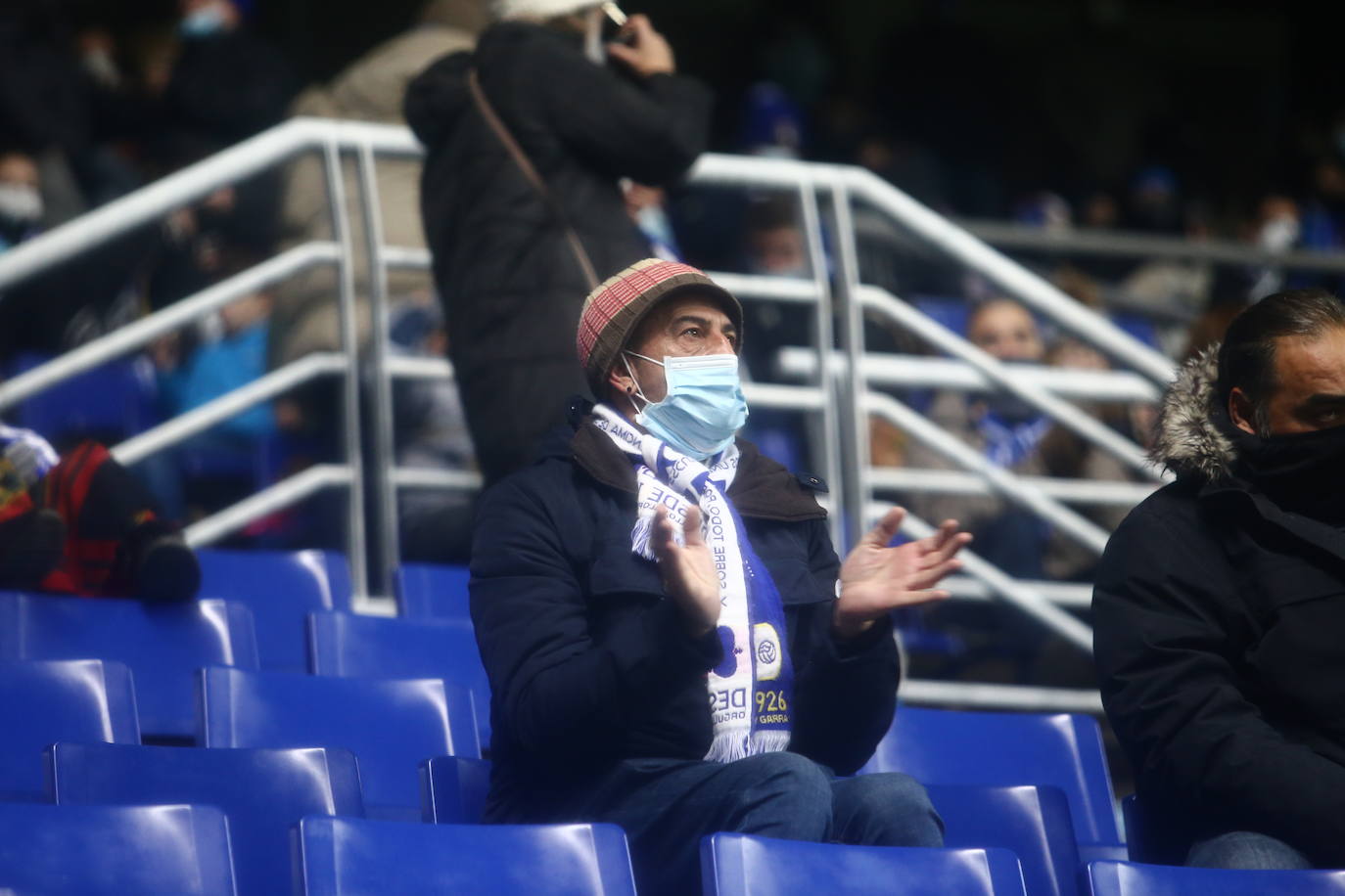 Buscate en la grada del Tartiere en el partido Real Oviedo Alcorcón