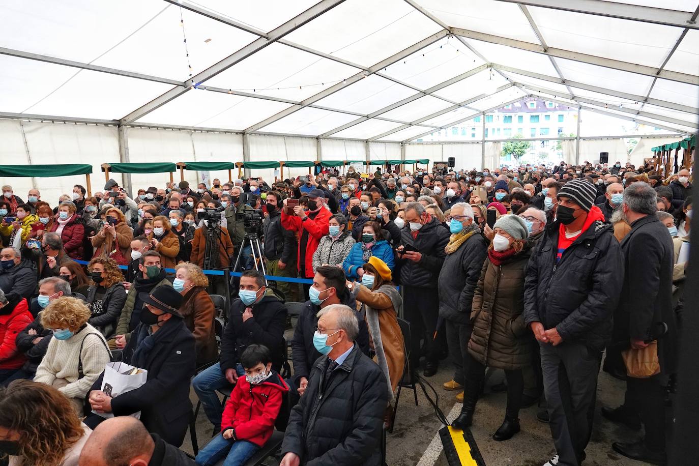 Fotos: Víctor Manuel anima la Feria de les Fabes de Colunga