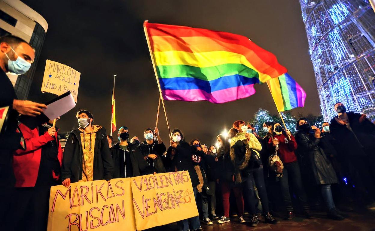 Manifestantes en la concentración de la tarde de este lunes en Oviedo.