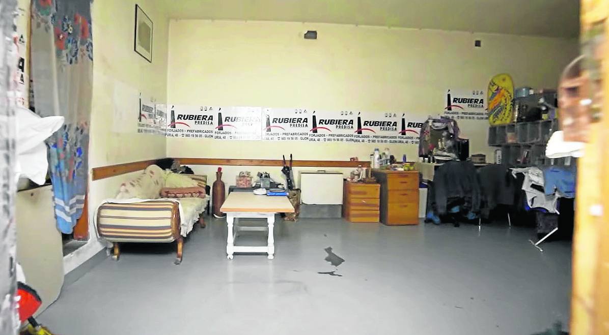 Una de las estancias de la infravivienda mostrada en el vídeo. imágenes: mAR DE NIEBLA