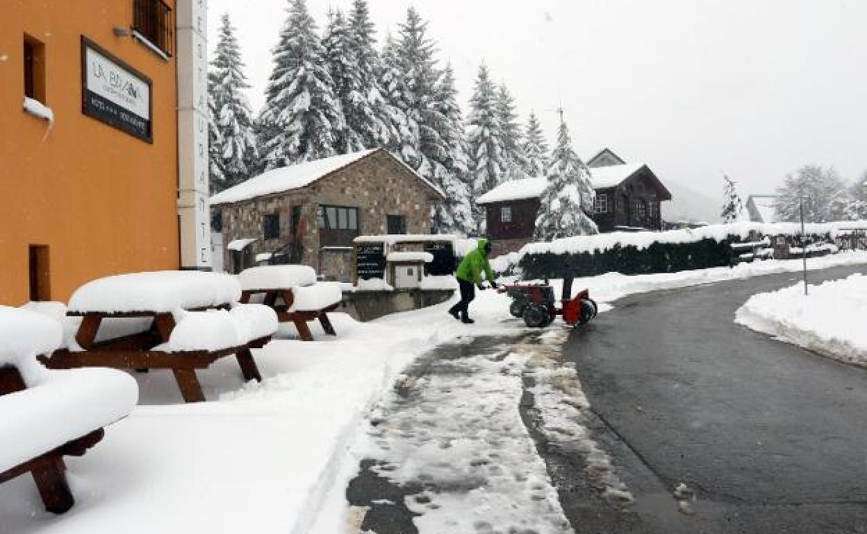 San Isidro. El fronterizo pueblo de La Raya, ya con su apariencia más invernal el pasado noviembre.