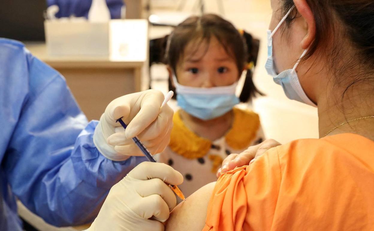 ¿Qué vacuna se pondrá a los niños?