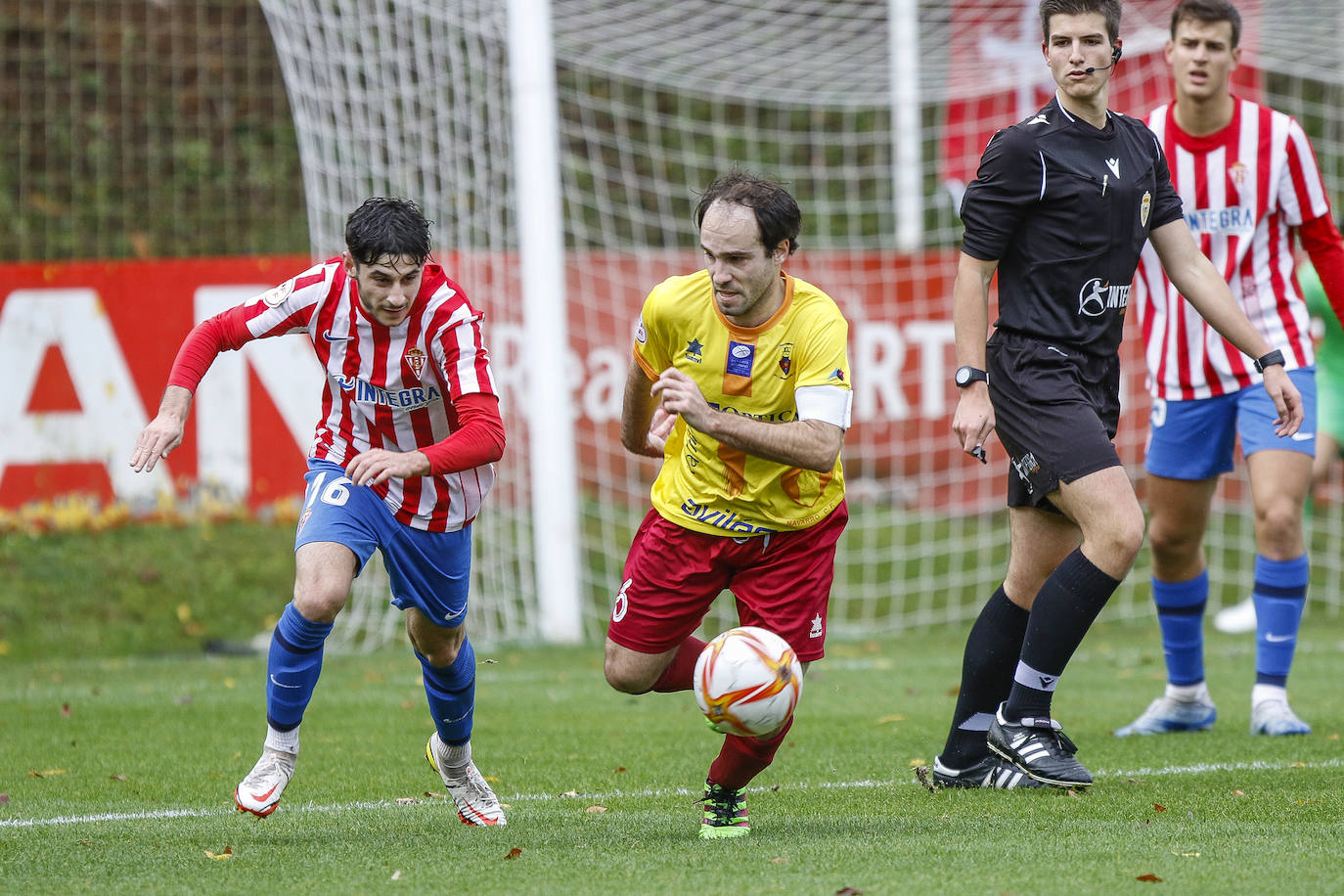 Fotos: Las mejores imágenes de la victoria del Sporting B ante el Navarro