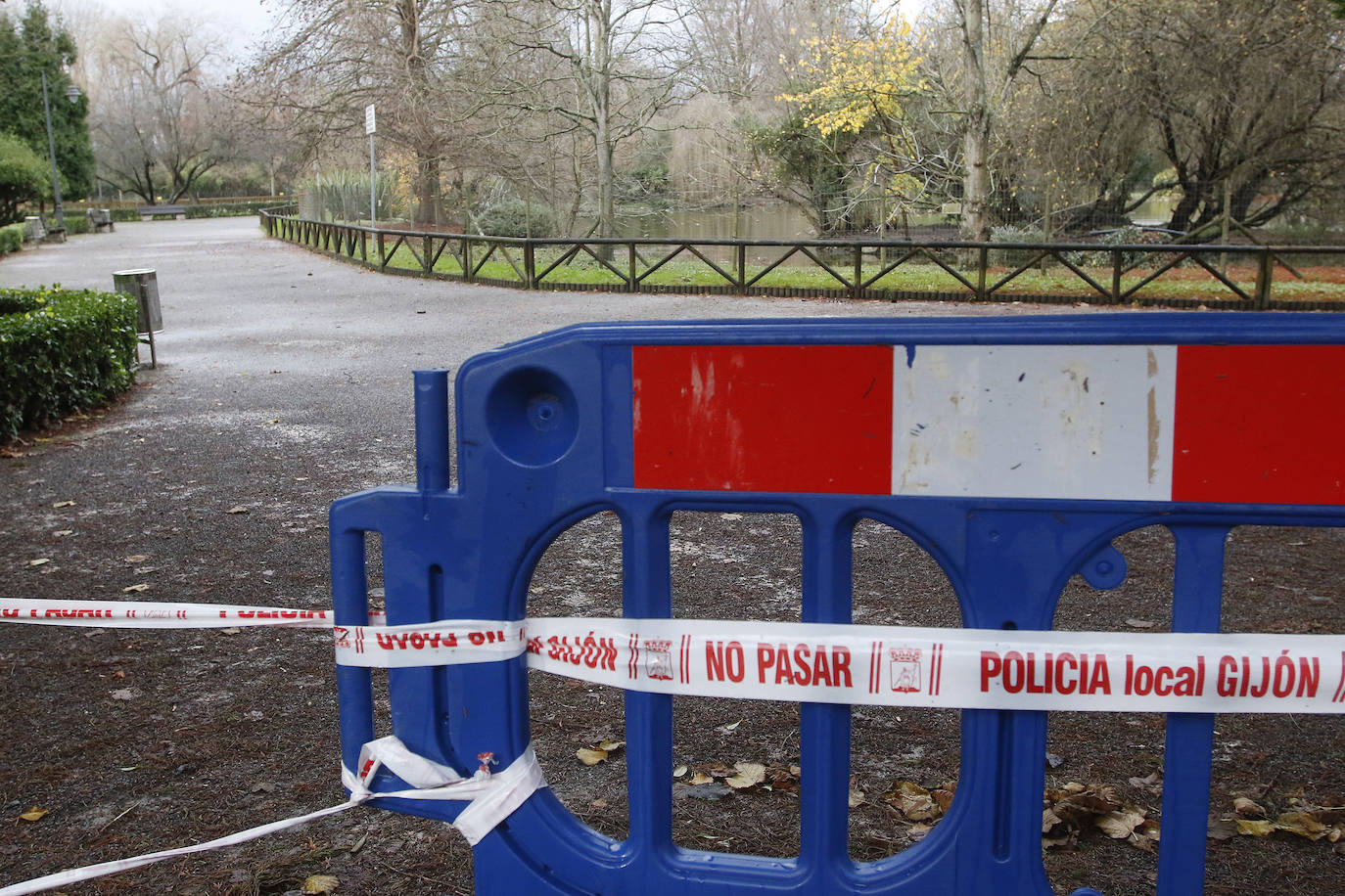 Asturias, junto a otras ocho provincias españolas, se encuentra hoy en aviso naranja (riesgo importante) activado por la Aemet ante la previsión de importantes fenómenos costeros. Abundantes lluvias y fuertes rachas de viento que se hacen notar en algunas localidades asturianas.