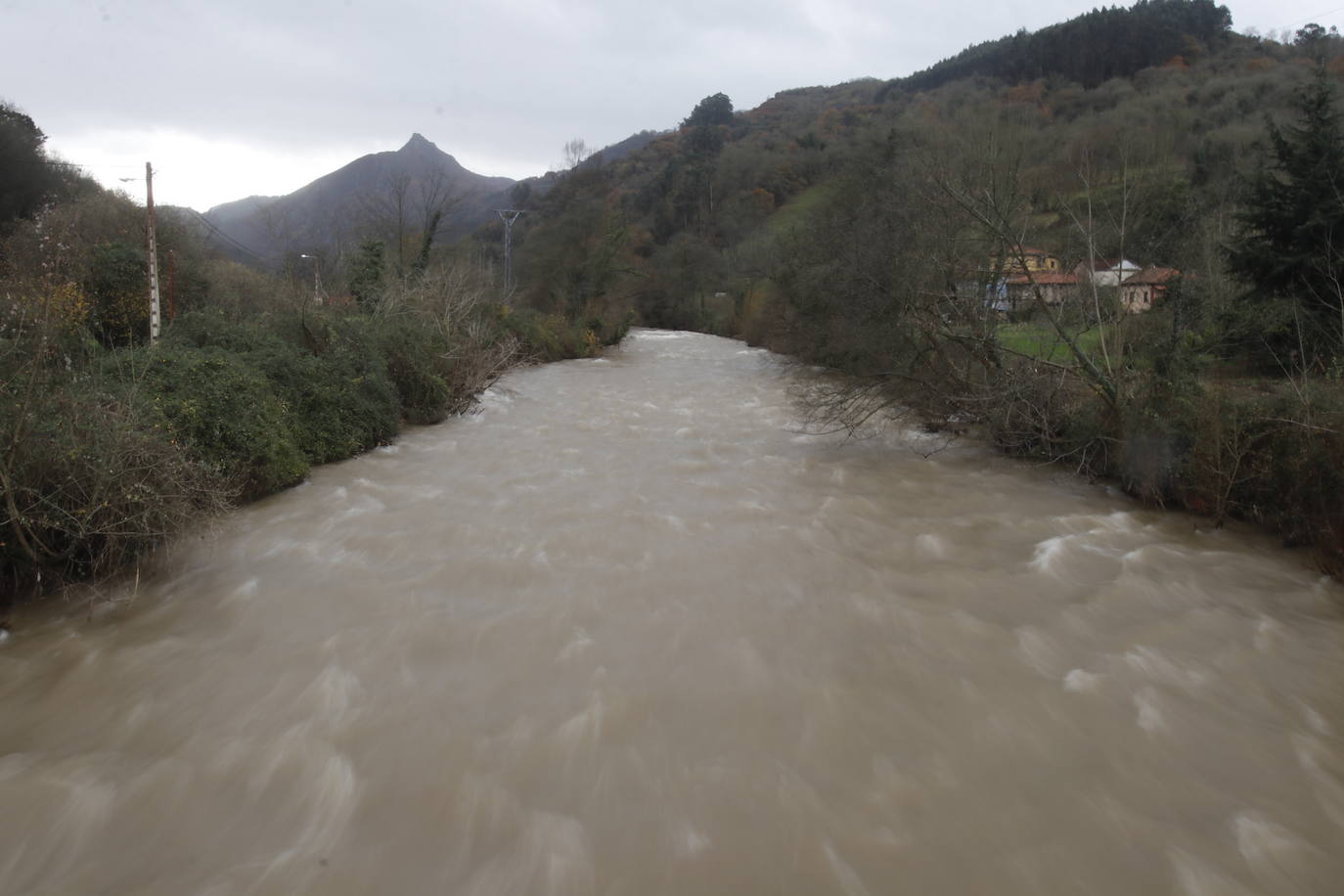 Fotos: Alto caudal en el Nalón, el Trubia y el Nora