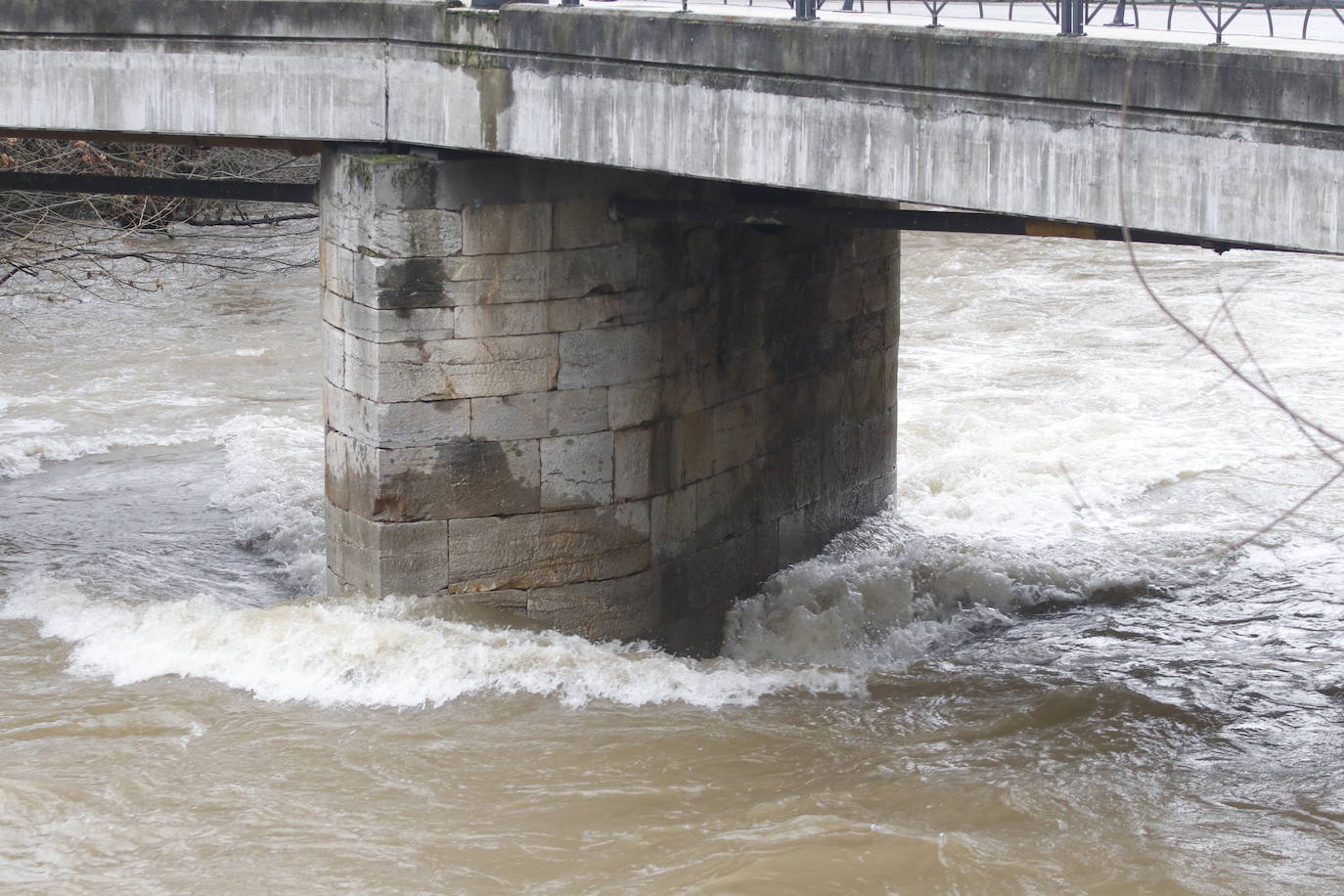 Fotos: Alto caudal en el Nalón, el Trubia y el Nora