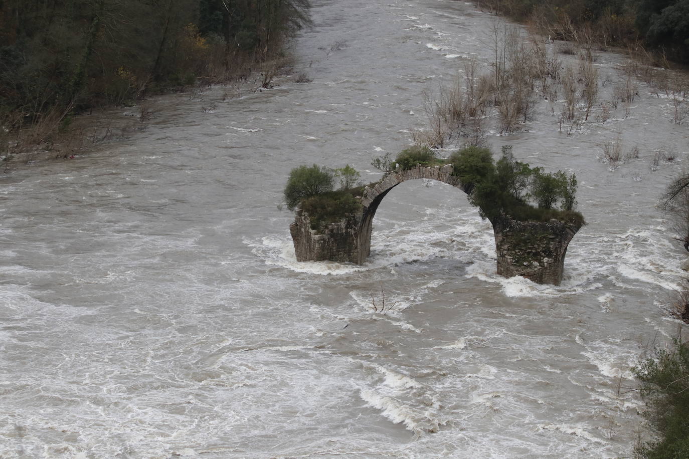 Fotos: Alto caudal en el Nalón, el Trubia y el Nora