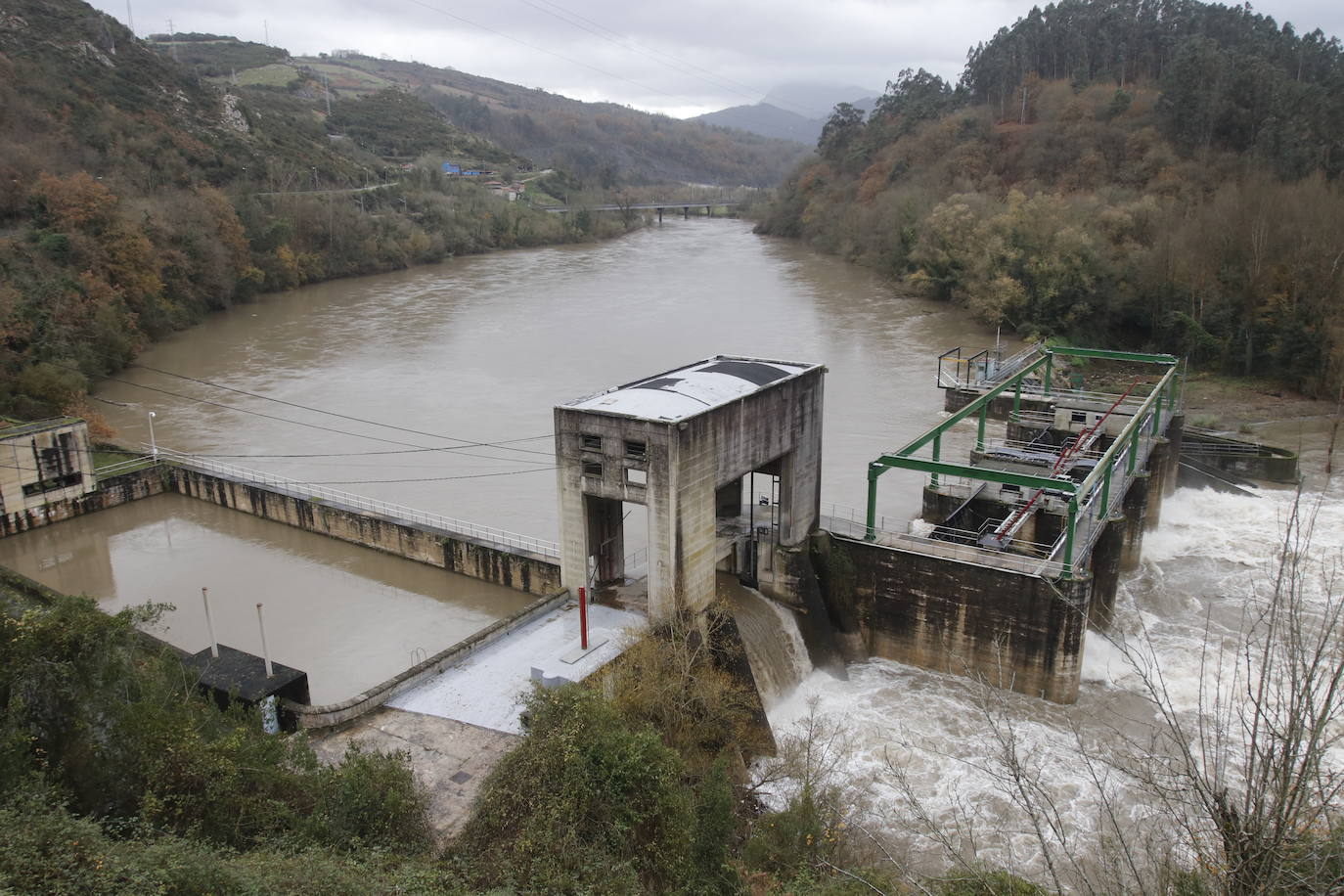 Fotos: Alto caudal en el Nalón, el Trubia y el Nora