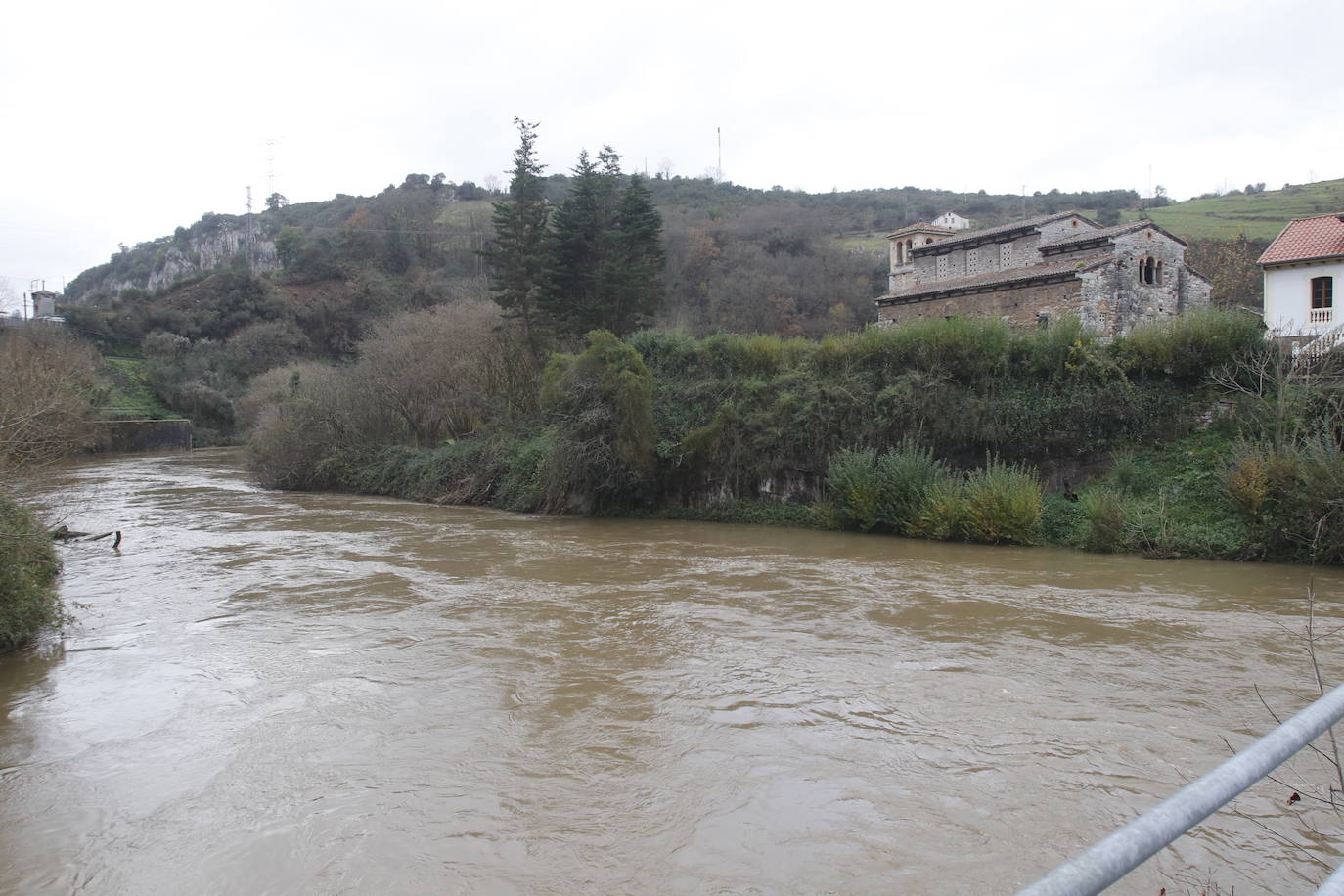 Fotos: Alto caudal en el Nalón, el Trubia y el Nora