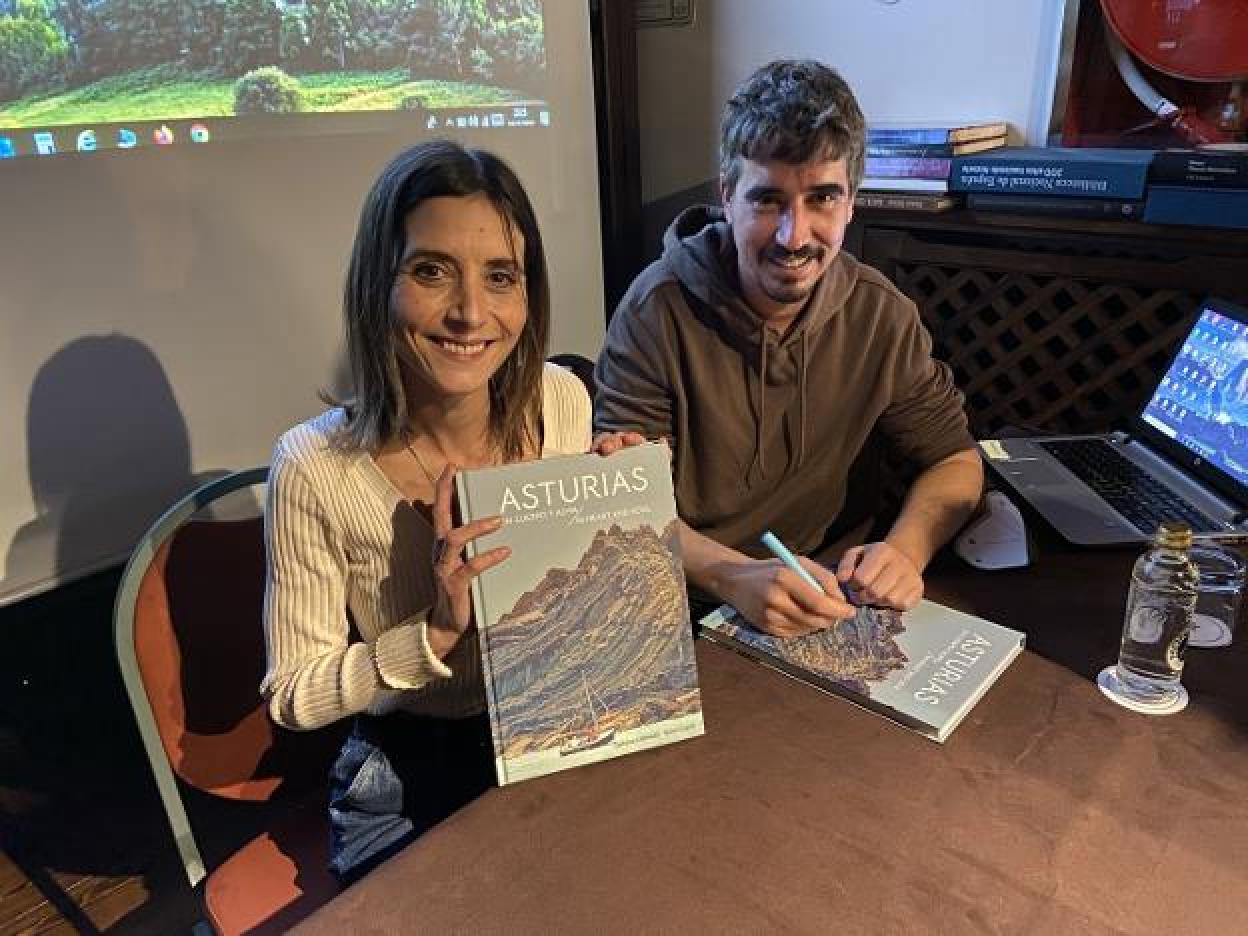 Tamara Llamedo y Xuan Cueto durante la presentación en el Parador. 
