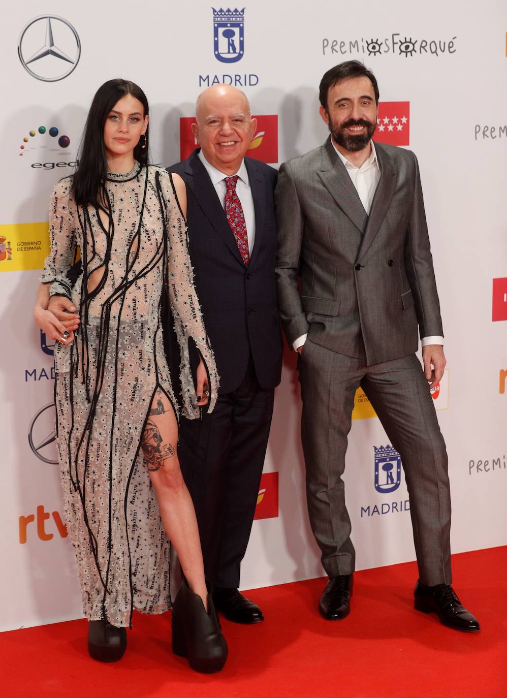 Los Premios José María Forqué han celebrado su 27 edición con 'El buen patrón' (mejor película) y 'Hierro' (mejor serie) como grandes triunfadoras de la noche. La alfombra roja ha estado repleta de grandes celebridades, como la actriz asturiana Paula Echevarría, Javier Cámara (mejor interpretación masculina) o Blanca Portillo (mejor interpretación femenina). 