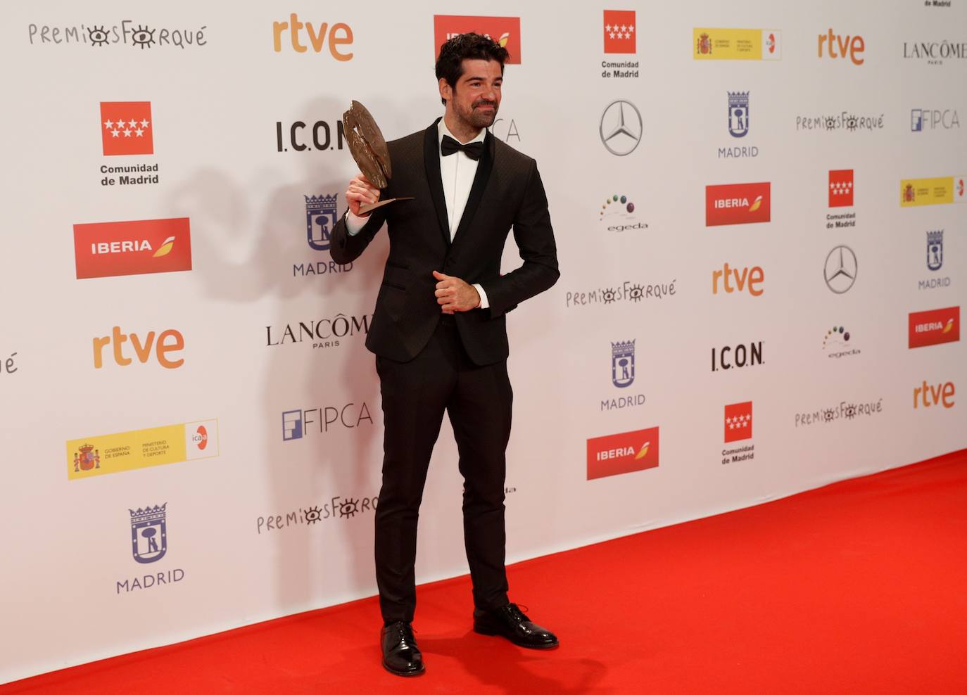 Los Premios José María Forqué han celebrado su 27 edición con 'El buen patrón' (mejor película) y 'Hierro' (mejor serie) como grandes triunfadoras de la noche. La alfombra roja ha estado repleta de grandes celebridades, como la actriz asturiana Paula Echevarría, Javier Cámara (mejor interpretación masculina) o Blanca Portillo (mejor interpretación femenina). 