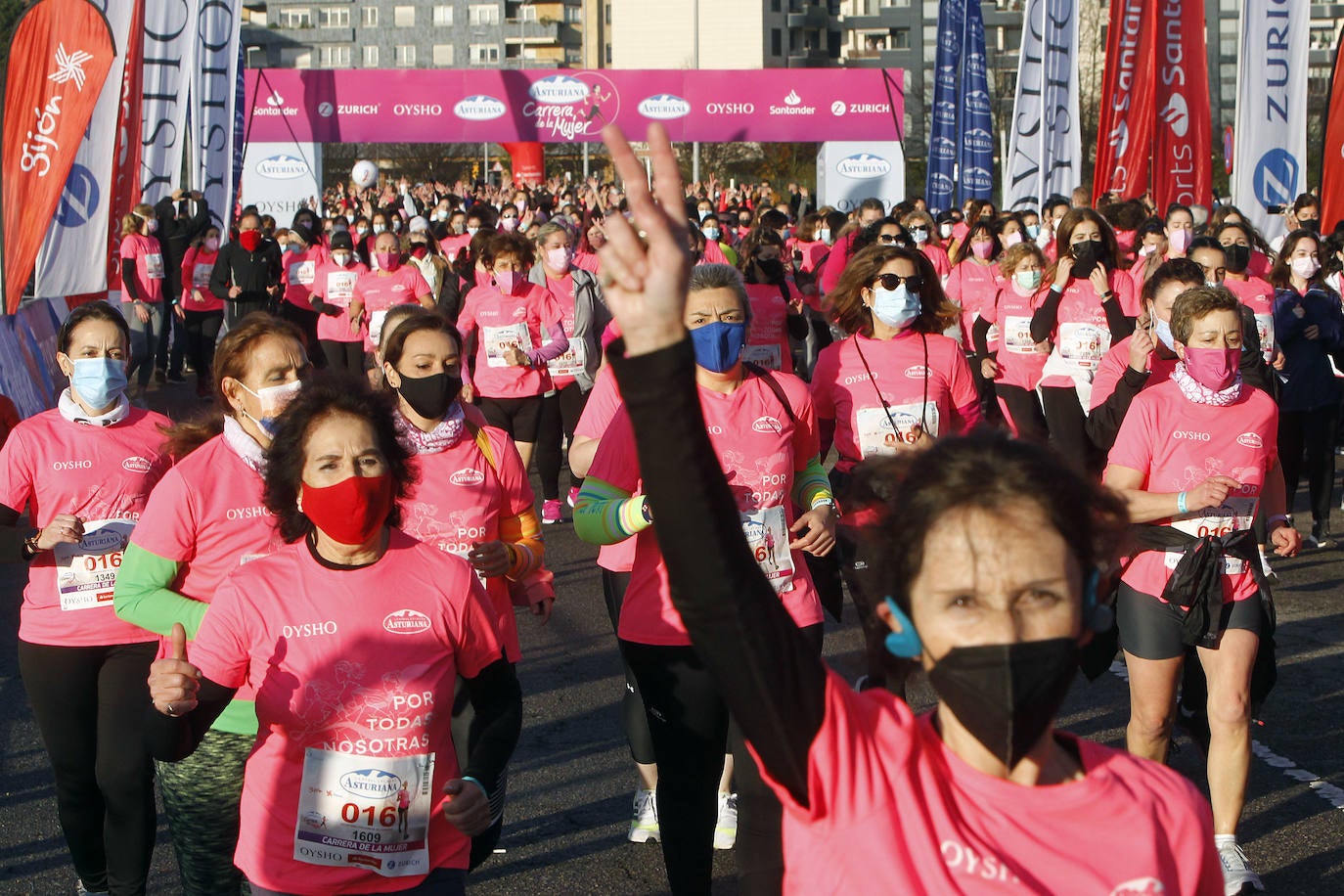 3.500 corredoras han participado este domingo en la Carrera de la Mujer celebrada en las calles de Gijón 