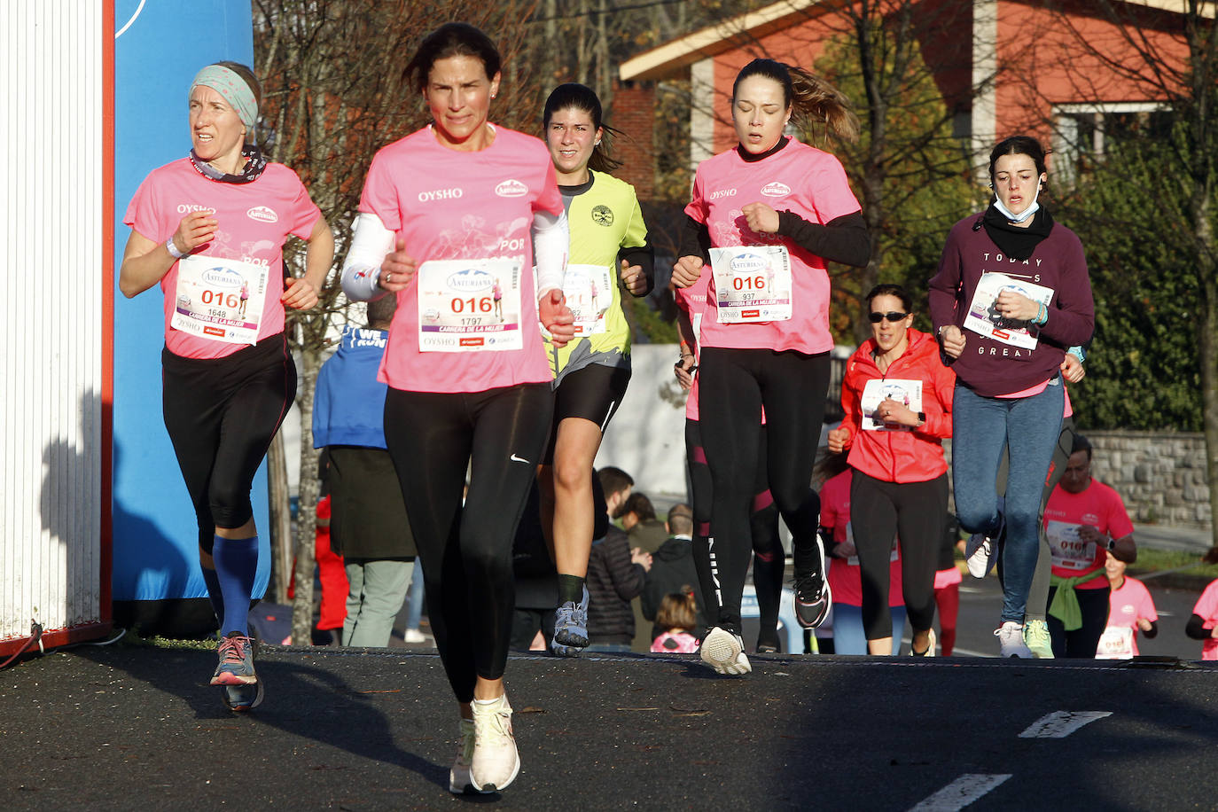 3.500 corredoras han participado este domingo en la Carrera de la Mujer celebrada en las calles de Gijón 