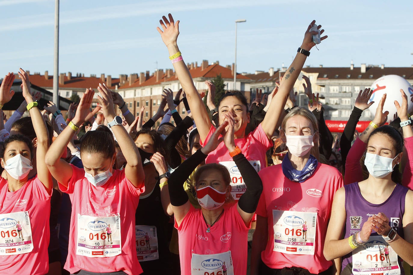 3.500 corredoras han participado este domingo en la Carrera de la Mujer celebrada en las calles de Gijón 