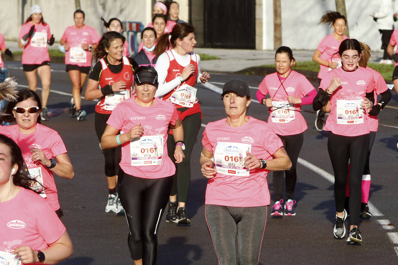 3.500 corredoras han participado este domingo en la Carrera de la Mujer celebrada en las calles de Gijón 