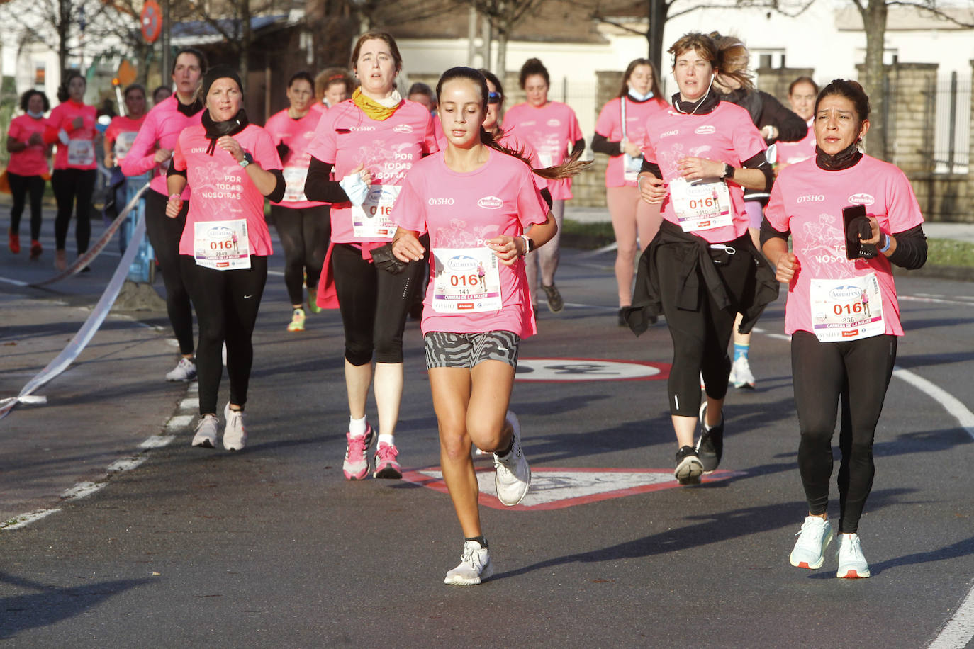 3.500 corredoras han participado este domingo en la Carrera de la Mujer celebrada en las calles de Gijón 