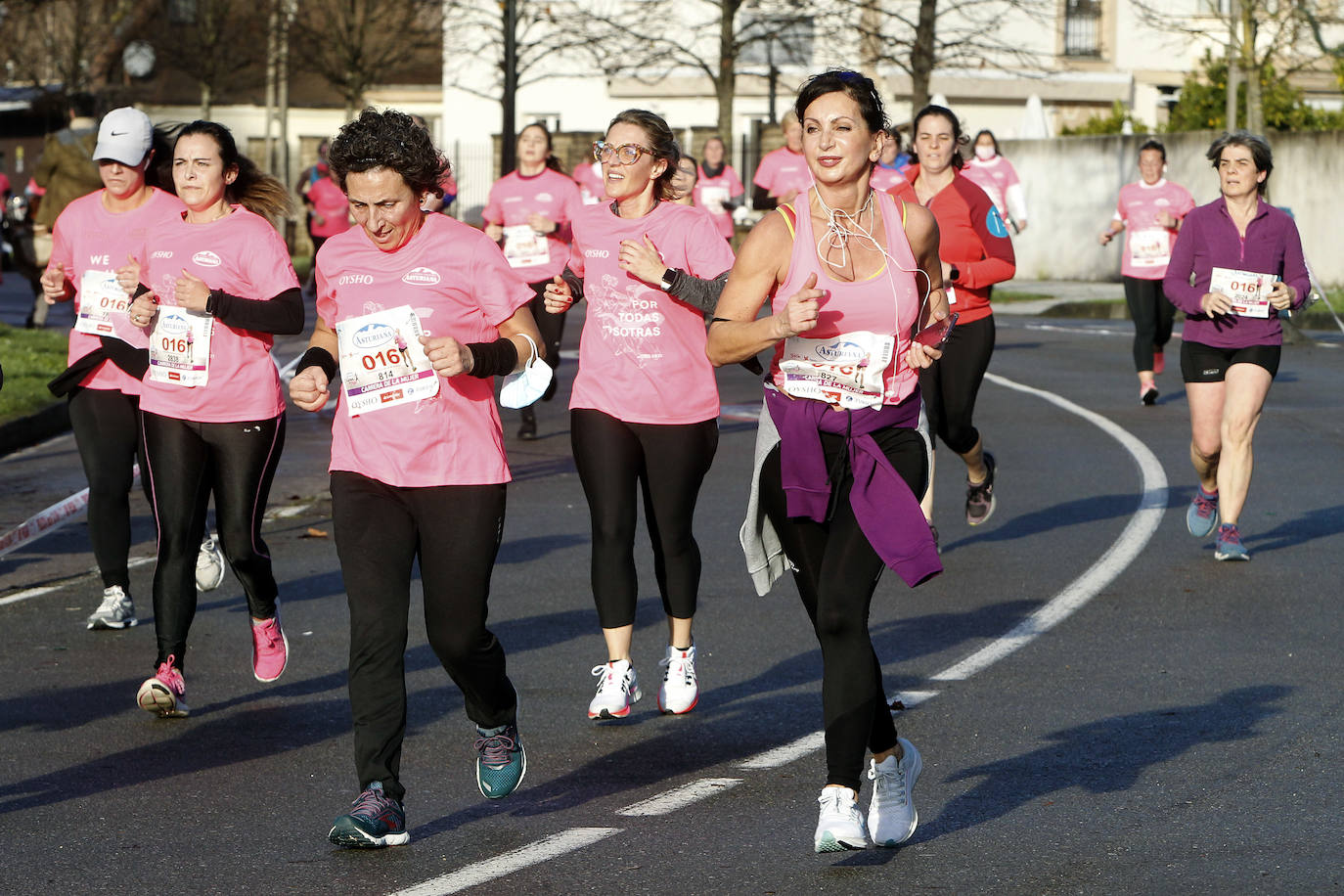 3.500 corredoras han participado este domingo en la Carrera de la Mujer celebrada en las calles de Gijón 