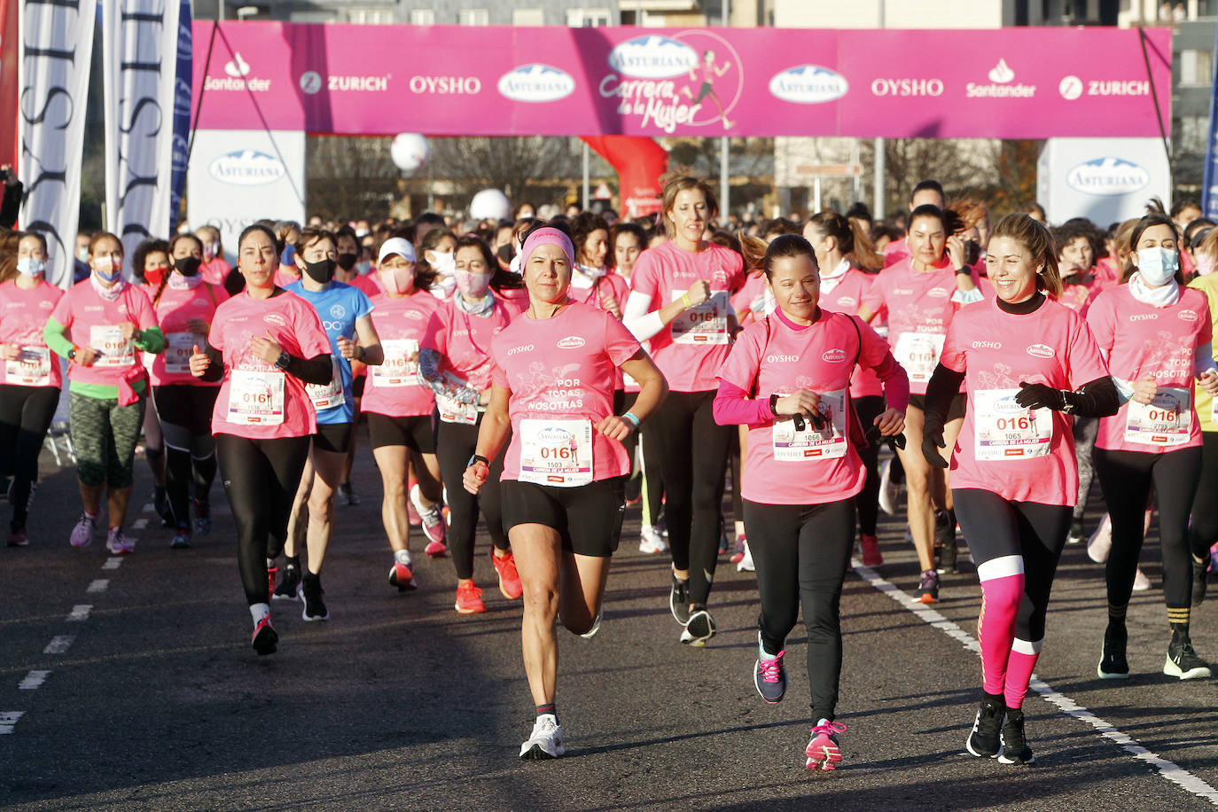 3.500 corredoras han participado este domingo en la Carrera de la Mujer celebrada en las calles de Gijón 