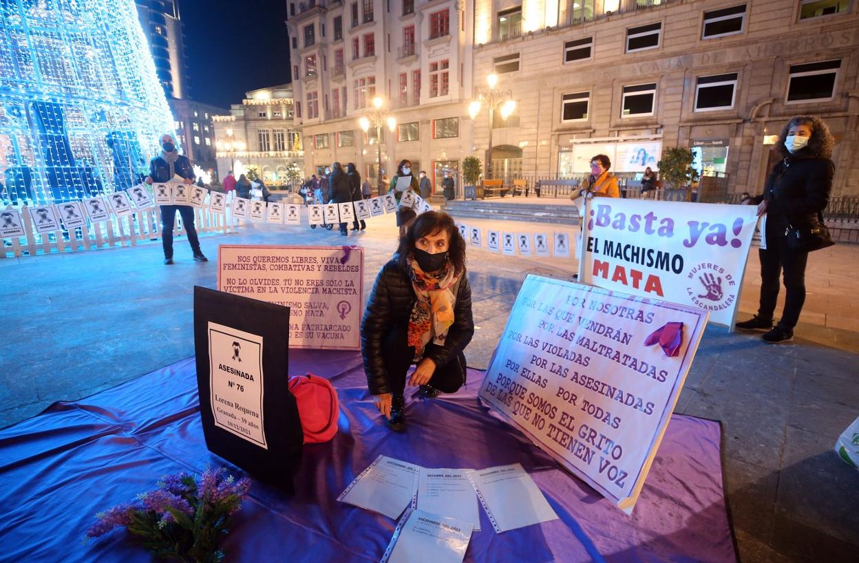 Imagen de la concentración de protesta celebrada ayer en Oviedo contra la violencia machista. 