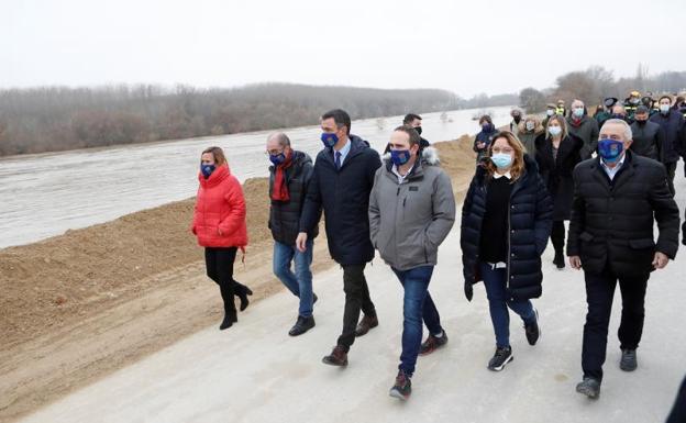 Pedro Sánchez, durante su visita a la localidad zaragozana de Pradilla de Ebro.