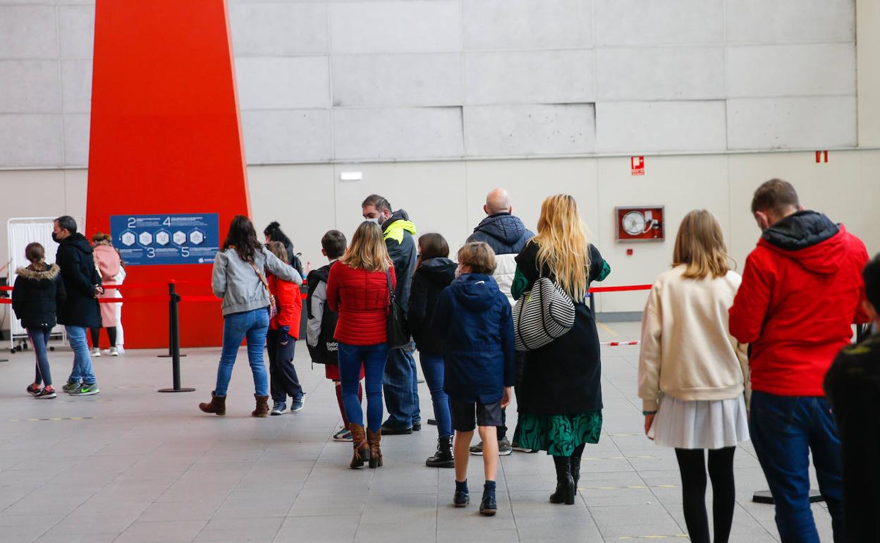 Asturias sube a nivel alto de alerta tras batir otro récord de casos