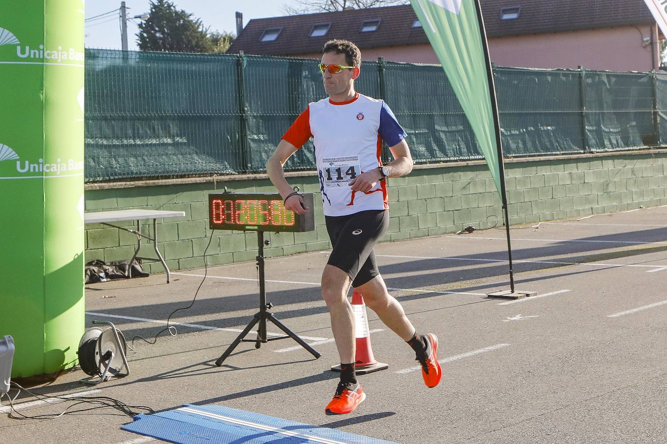 Fotos: Marcos Peón e Inés de Diego ganan la Carrera Solidaria Club de Regatas-Tenis