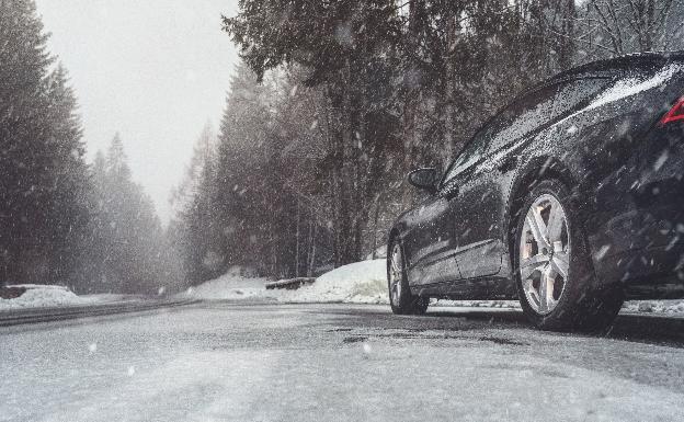 El equipamiento que no puede faltar en tu coche si viajas estas Navidades a la nieve